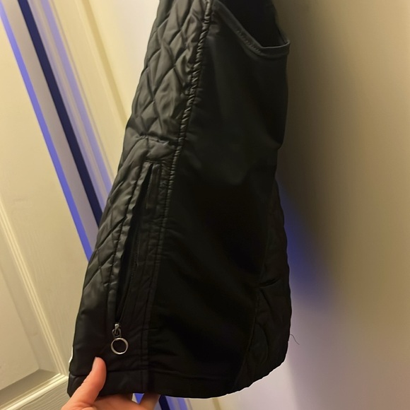 Marker Women's Black Quilted Vest size large - Picture 4 of 10